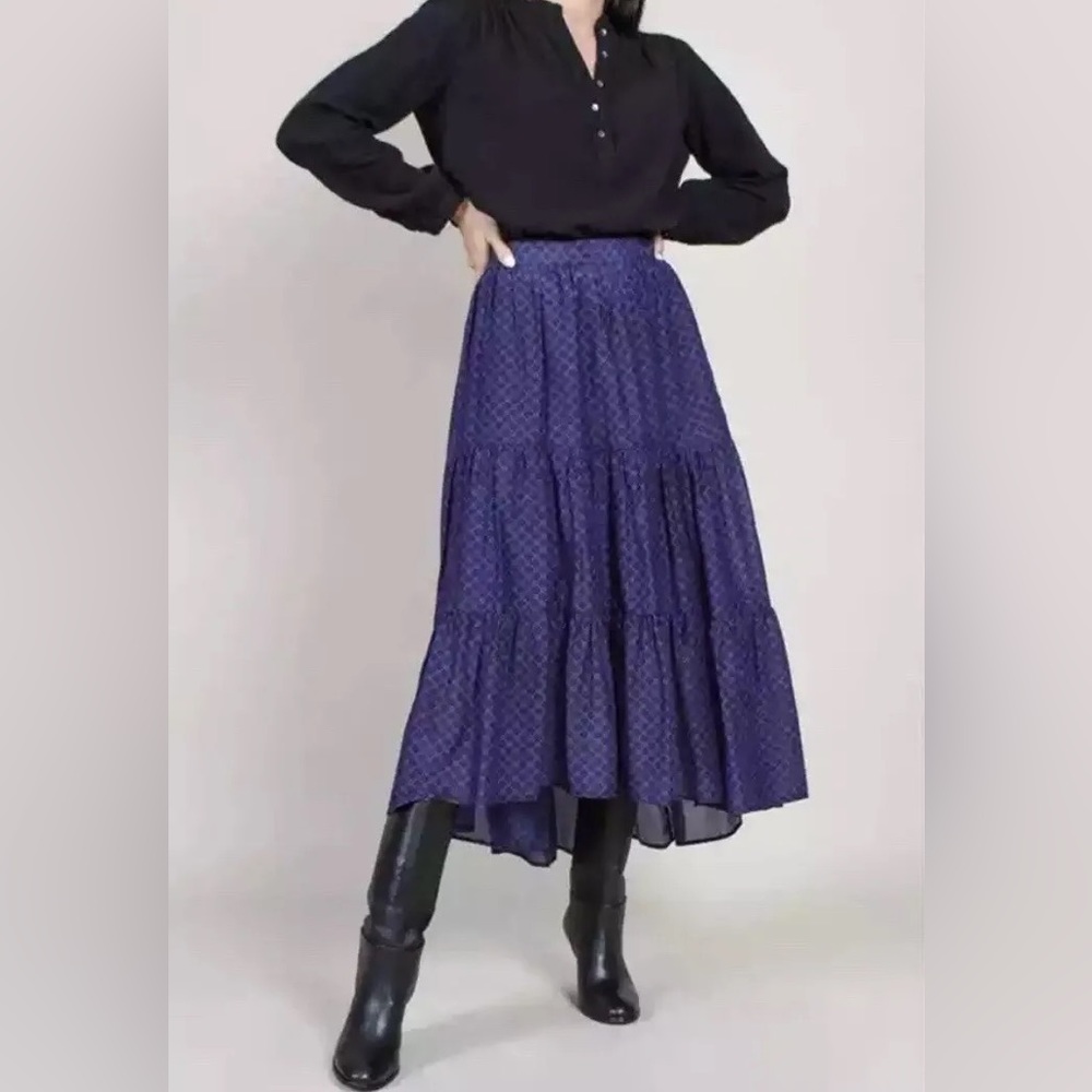 Xirena Iris skirt navy print. Excellent condition.